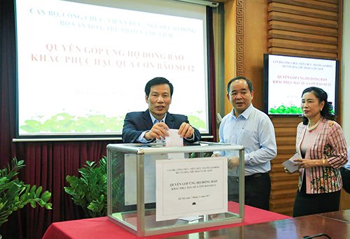  Bộ trưởng Bộ VHTTDL Nguyễn Ngọc Thiện, các Thứ trưởng và đông đảo cán bộ, công chức, người lao động tham gia quyên góp